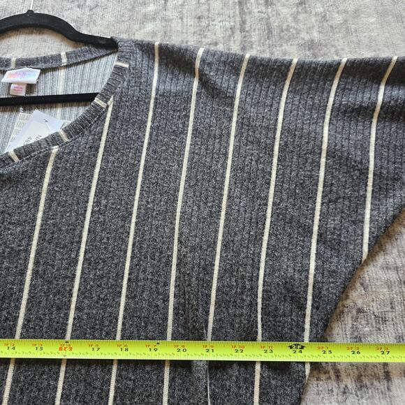 LuLaRoe Naomi Sweater Womens Small Gray White Stripe Batwing Pullover Top NEW - Picture 4 of 10